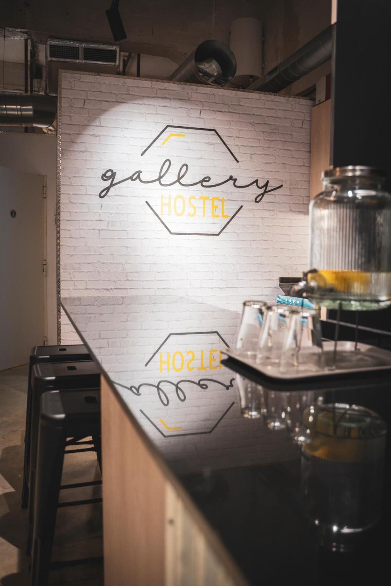 Gallery Hostel Madrid Residencia Екстериор снимка