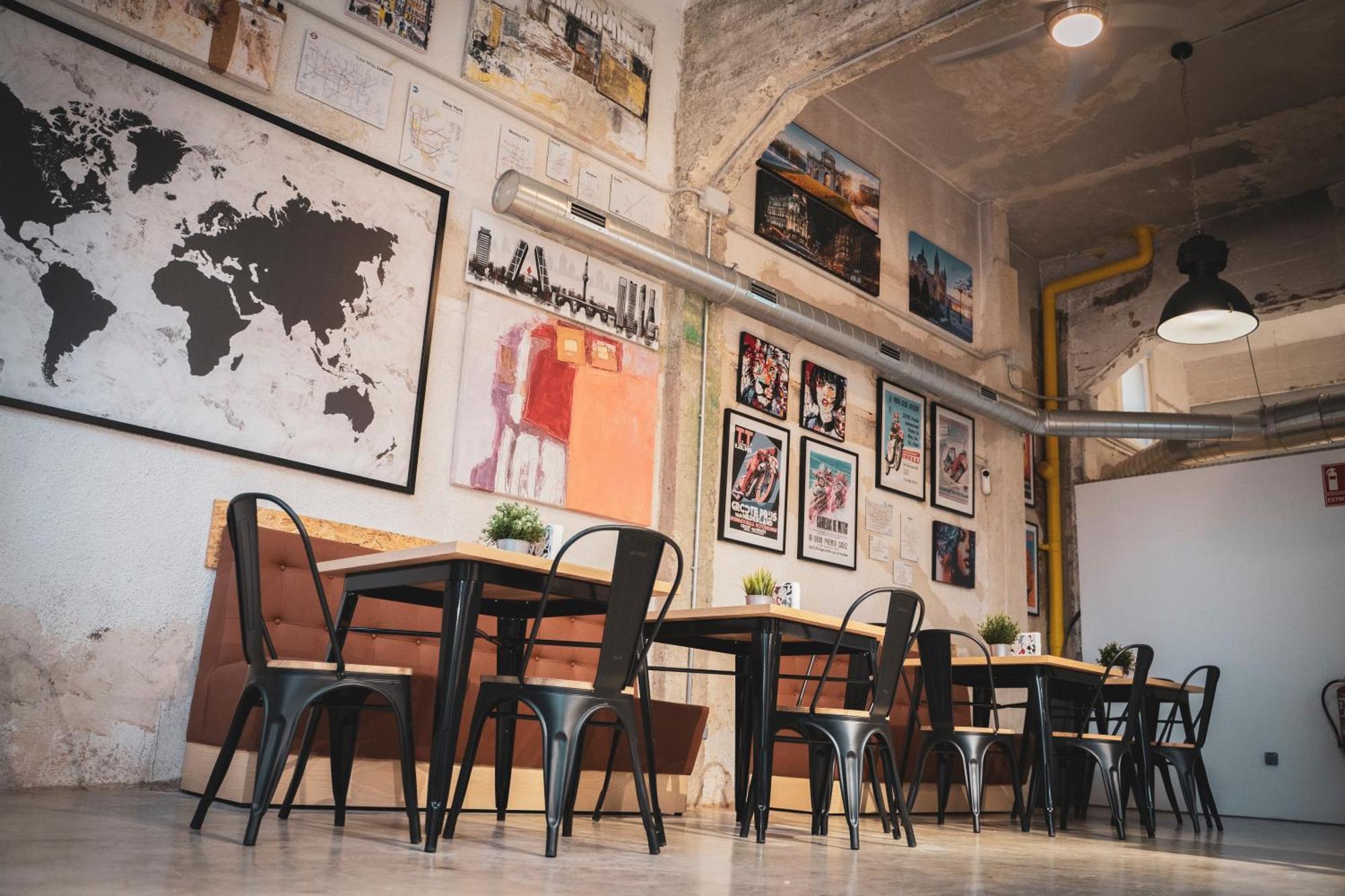 Gallery Hostel Madrid Residencia Екстериор снимка