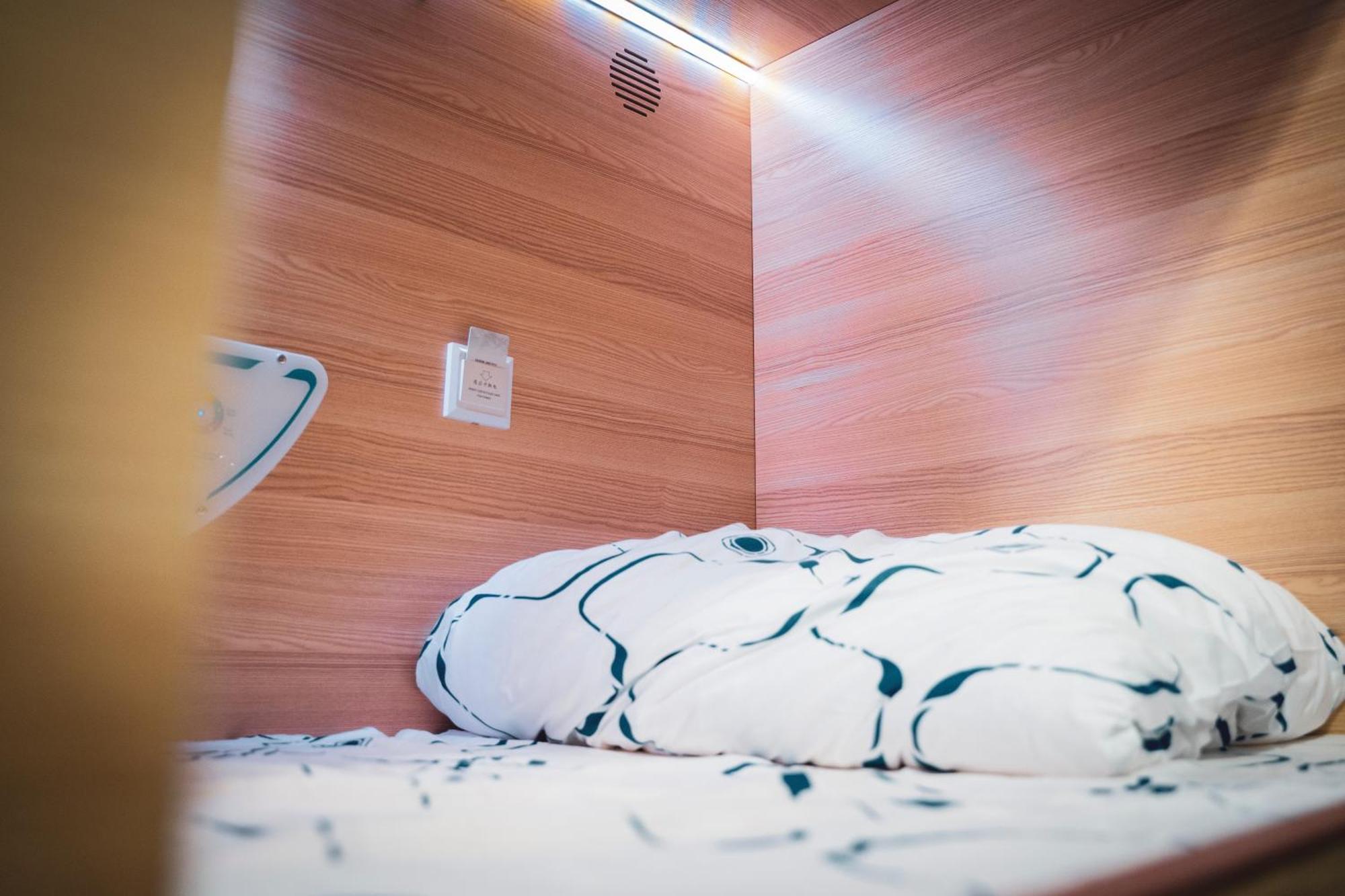 Gallery Hostel Madrid Residencia Екстериор снимка