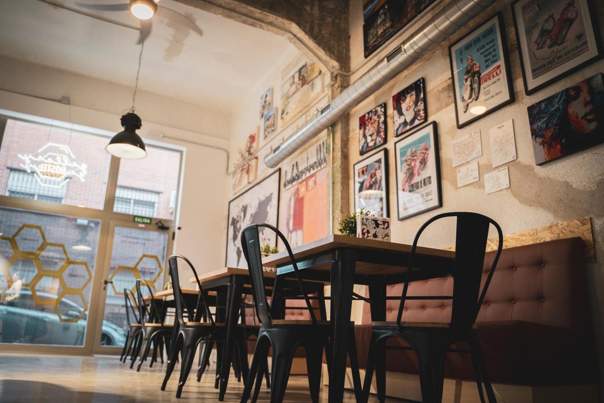 Gallery Hostel Madrid Residencia Екстериор снимка