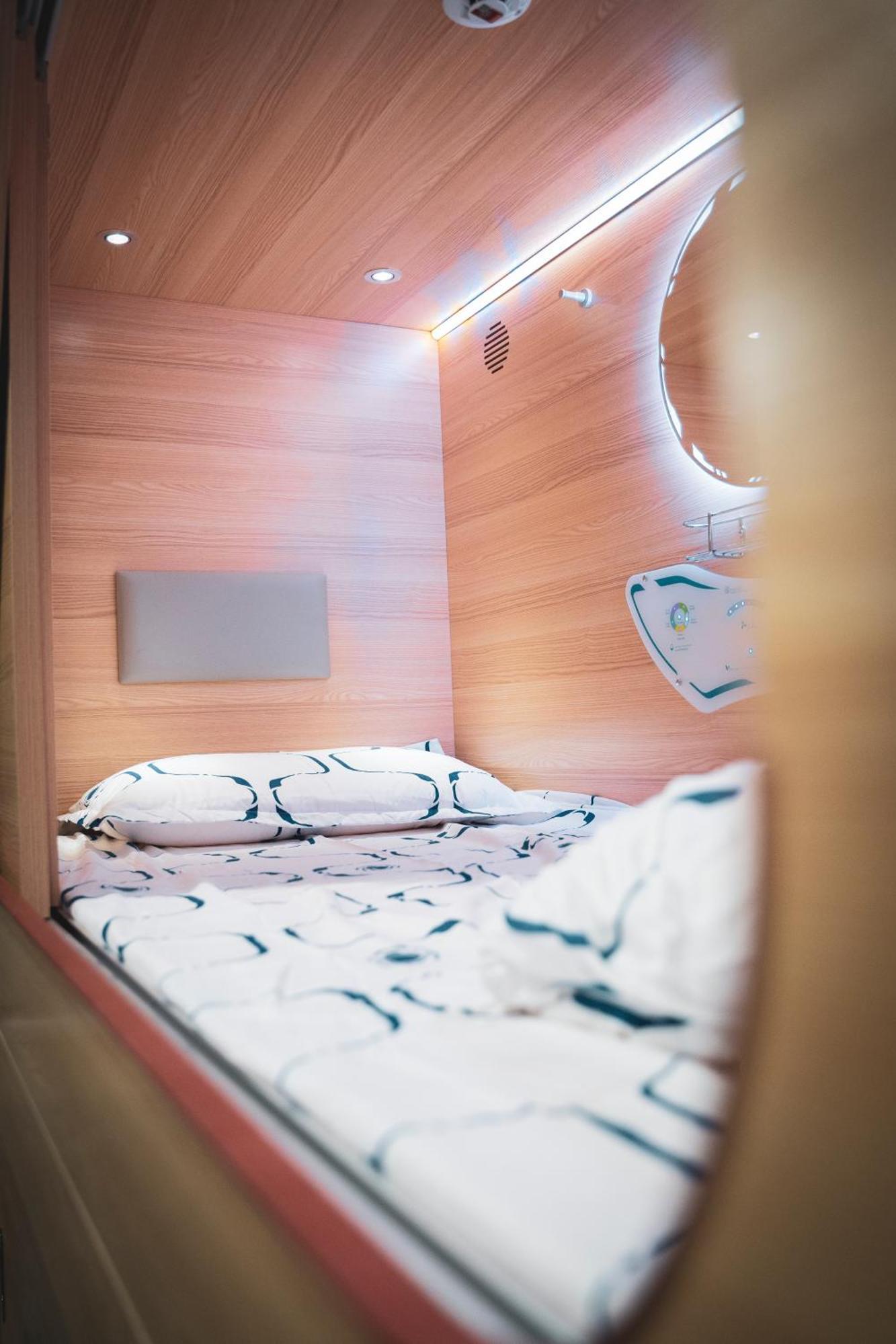 Gallery Hostel Madrid Residencia Екстериор снимка