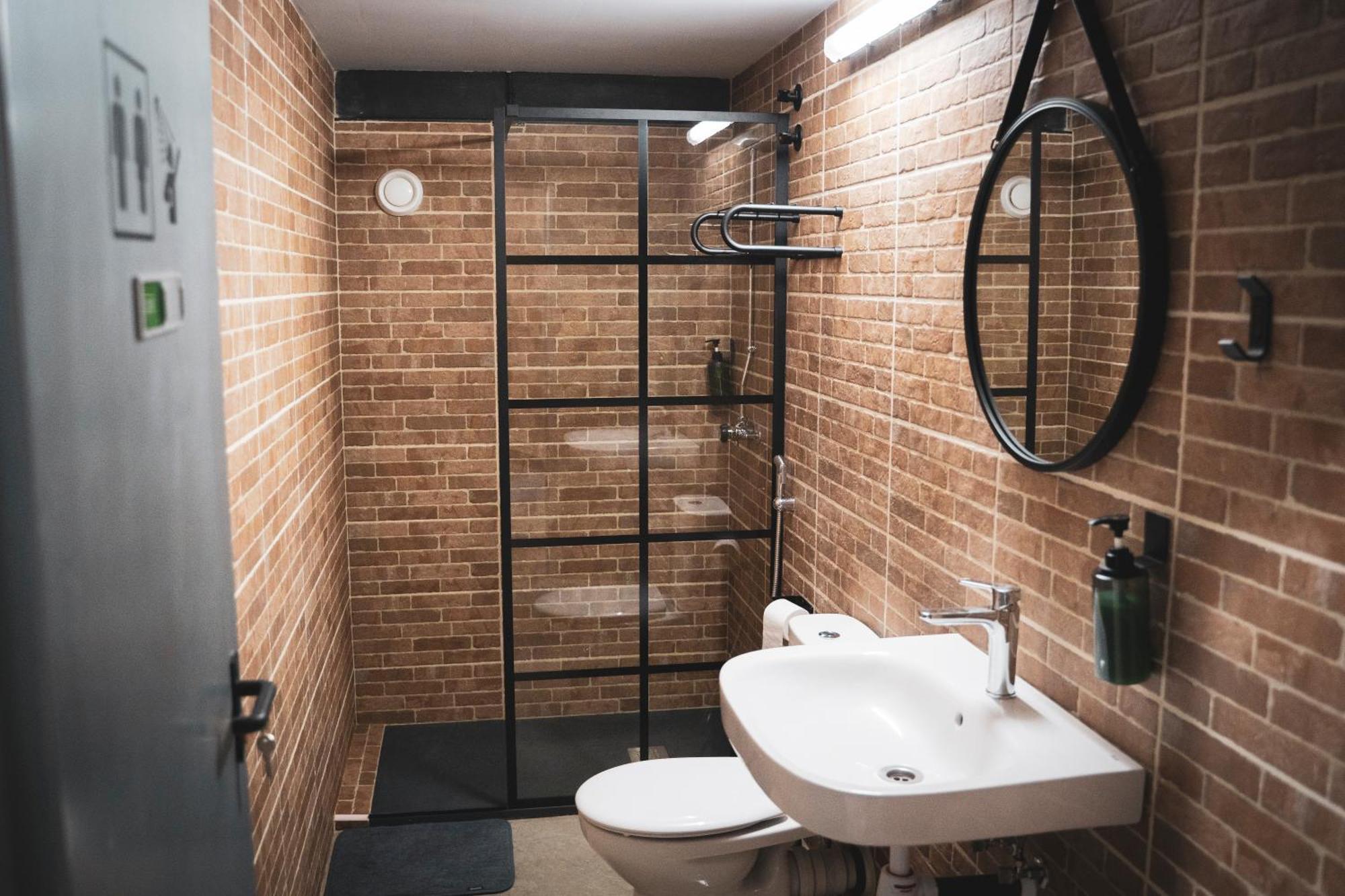 Gallery Hostel Madrid Residencia Екстериор снимка