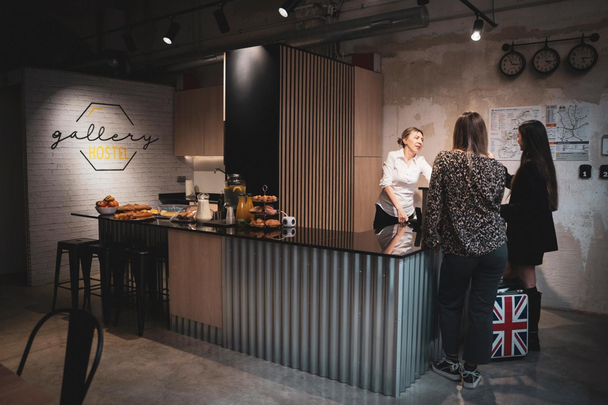 Gallery Hostel Madrid Residencia Екстериор снимка